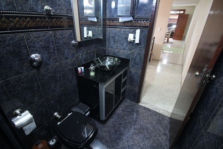 Casa à venda com 356m², 3 quartos e 3 vagasBanheiro 1