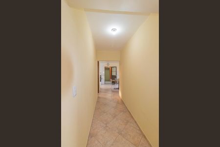 Casa à venda com 120m², 4 quartos e 8 vagasCorredor