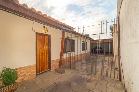 Casa à venda com 120m², 4 quartos e 8 vagasFachada Lateral