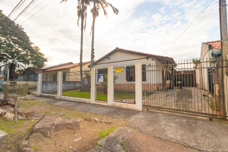 Casa à venda com 120m², 4 quartos e 8 vagasFachada
