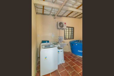Casa à venda com 120m², 4 quartos e 8 vagasÁrea de Serviço
