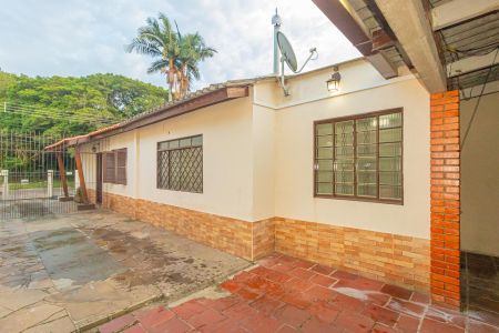 Casa à venda com 120m², 4 quartos e 8 vagasFachada Lateral