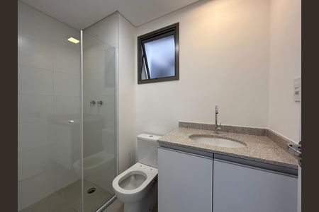 Banheiro social  de apartamento para alugar com 3 quartos, 77m² em Santo Amaro, São Paulo