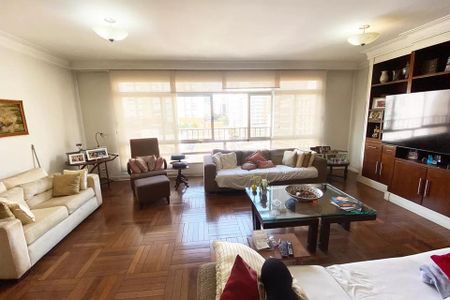 Apartamento à venda com 185m², 4 quartos e 1 vaga Apartamento à venda com 185m², 4 quartos e 1 vagaSala de estar com móveis confortáveis e iluminação natural, com vista para a rua.
