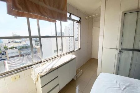 Apartamento à venda com 185m², 4 quartos e 1 vaga Apartamento à venda com 185m², 4 quartos e 1 vagaQuarto com vista para a cidade, com móveis brancos e iluminação natural.