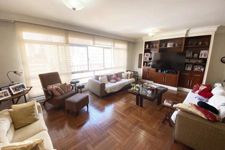 Apartamento à venda com 185m², 4 quartos e 1 vaga Apartamento à venda com 185m², 4 quartos e 1 vagaSala de estar com móveis confortáveis e iluminação natural, com vista para a cidade.