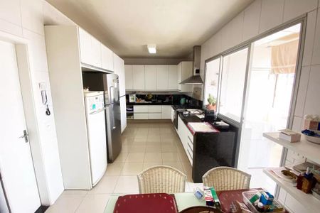 Apartamento à venda com 185m², 4 quartos e 1 vaga