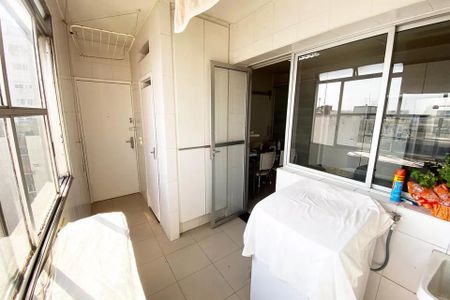 Apartamento à venda com 185m², 4 quartos e 1 vaga Apartamento à venda com 185m², 4 quartos e 1 vagaQuarto com cama simples e vista para a cidade.