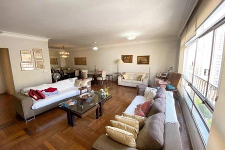 Apartamento à venda com 185m², 4 quartos e 1 vaga Apartamento à venda com 185m², 4 quartos e 1 vagaSala de estar com móveis confortáveis e decoração simples, com vista para a cidade.