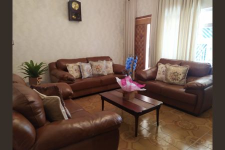 Casa à venda com 150m², 2 quartos e 2 vagasSala