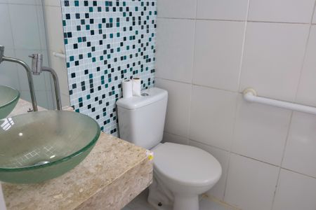 Apartamento à venda com 55m², 2 quartos e 1 vaga Apartamento à venda com 55m², 2 quartos e 1 vagaBanheiro