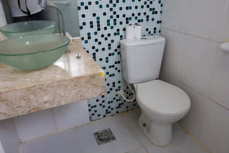 Apartamento à venda com 55m², 2 quartos e 1 vaga Apartamento à venda com 55m², 2 quartos e 1 vagaBanheiro