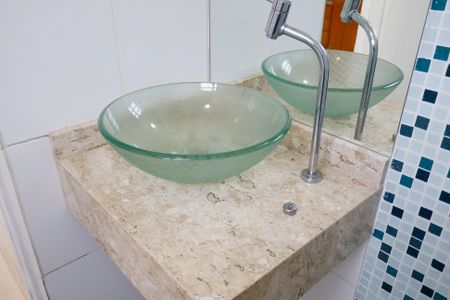 Apartamento à venda com 55m², 2 quartos e 1 vaga Apartamento à venda com 55m², 2 quartos e 1 vagaBanheiro