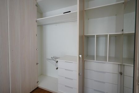 Apartamento à venda com 67m², 2 quartos e 1 vagaQuarto 2 - armário 