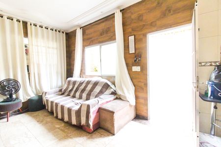 Casa de condomínio à venda com 120m², 3 quartos e 2 vagas Casa de condomínio à venda com 120m², 3 quartos e 2 vagasSala