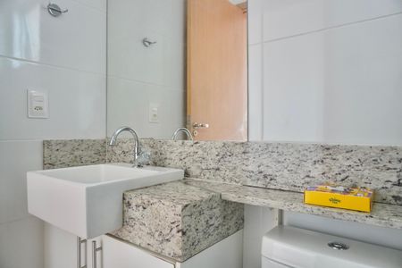 Apartamento para alugar com 65m², 2 quartos e 2 vagasSuíte - Banheiro