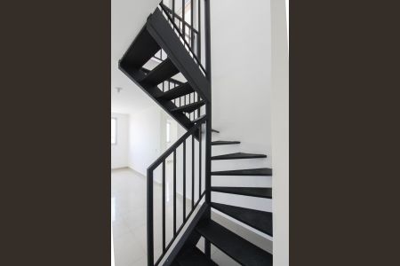 Apartamento à venda com 101m², 2 quartos e 2 vagasEscada