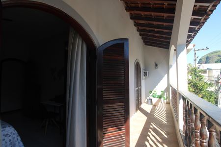 Quarto 1 - Varanda que se comunica com a suíte de casa de condomínio à venda com 3 quartos, 162m² em Taquara, Rio de Janeiro
