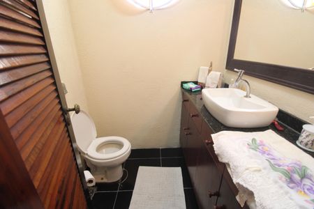 Casa de condomínio à venda com 162m², 3 quartos e 3 vagasLavabo