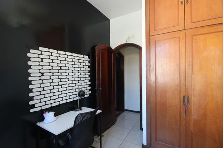 Casa de condomínio à venda com 162m², 3 quartos e 3 vagasQuarto 2