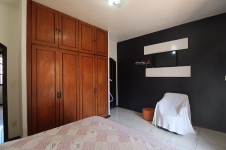 Casa de condomínio à venda com 162m², 3 quartos e 3 vagasSuíte