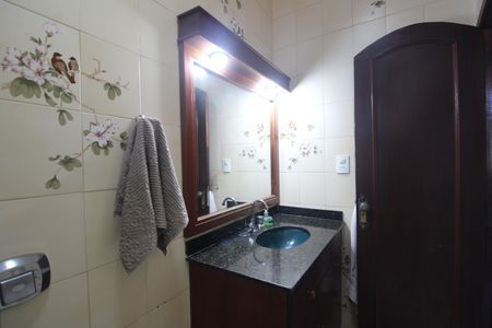Casa de condomínio à venda com 162m², 3 quartos e 3 vagasBanheiro social 