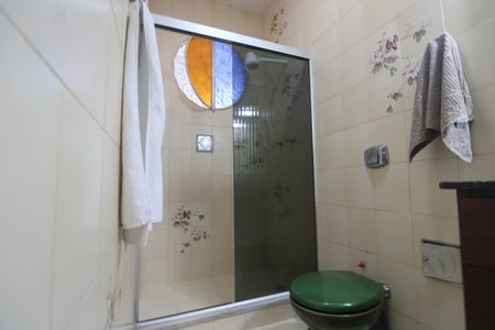 Casa de condomínio à venda com 162m², 3 quartos e 3 vagasBanheiro social 