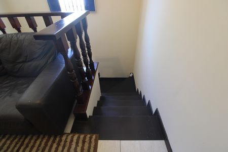 Casa de condomínio à venda com 162m², 3 quartos e 3 vagasEscada