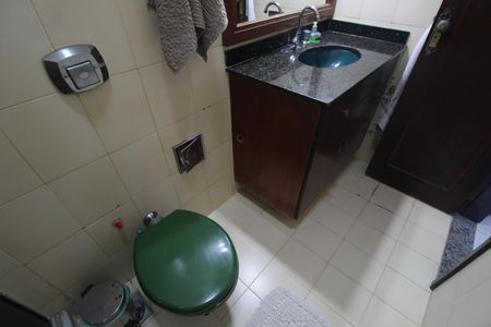 Casa de condomínio à venda com 162m², 3 quartos e 3 vagasBanheiro social 