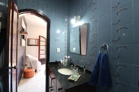 Casa de condomínio à venda com 162m², 3 quartos e 3 vagasBanheiro da suíte