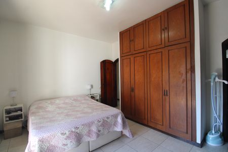 Casa de condomínio à venda com 162m², 3 quartos e 3 vagasSuíte