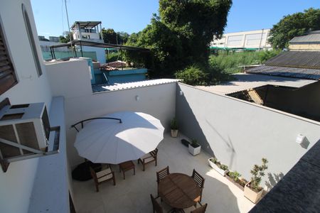 Casa de condomínio à venda com 162m², 3 quartos e 3 vagasÁrea de serviço - Vista