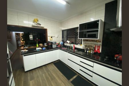 Casa à venda com 140m², 3 quartos e 2 vagasCozinha