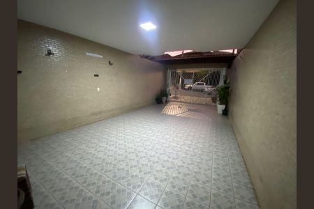 Casa à venda com 140m², 3 quartos e 2 vagasÁrea externa