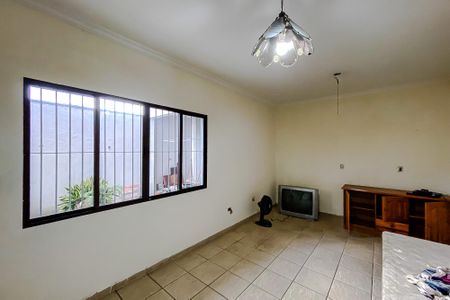 Casa à venda com 132m², 3 quartos e 2 vagasSala