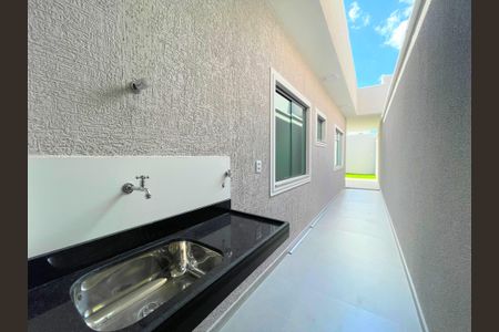 Casa à venda com 89m², 3 quartos e 1 vagaÁrea de serviço