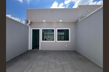 Casa à venda com 89m², 3 quartos e 1 vagaFachada