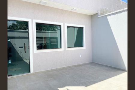 Casa à venda com 89m², 3 quartos e 1 vagaFachada