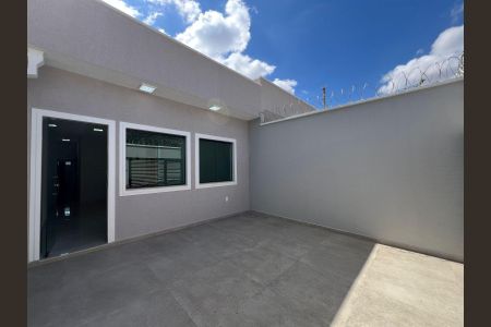 Casa à venda com 89m², 3 quartos e 1 vagaFachada