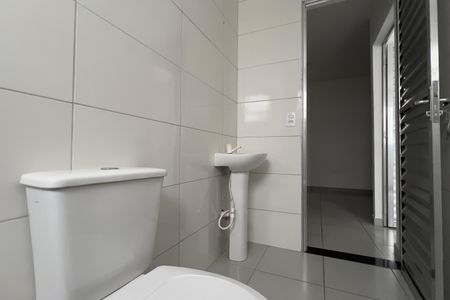 Banheiro de apartamento para alugar com 1 quarto, 40m² em Parque Jandaia Ii, Guarulhos
