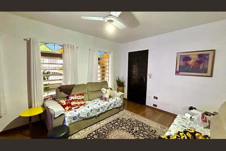 Casa à venda com 165m², 3 quartos e 2 vagas Casa à venda com 165m², 3 quartos e 2 vagasSala