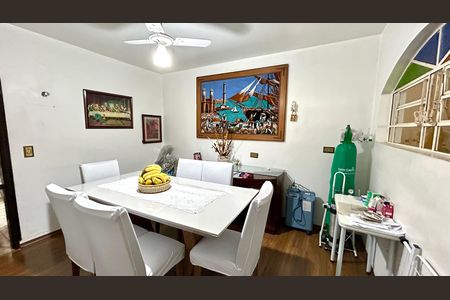 Casa à venda com 165m², 3 quartos e 2 vagas Casa à venda com 165m², 3 quartos e 2 vagasCopa
