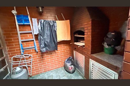 Casa à venda com 165m², 3 quartos e 2 vagas Casa à venda com 165m², 3 quartos e 2 vagasChurrasqueira