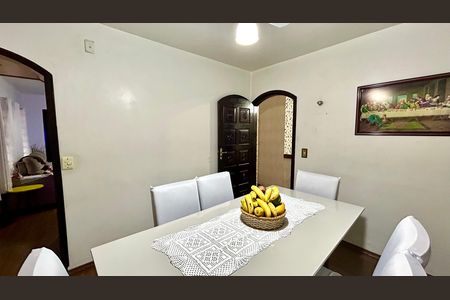 Casa à venda com 165m², 3 quartos e 2 vagas Casa à venda com 165m², 3 quartos e 2 vagasCopa
