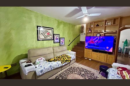 Casa à venda com 165m², 3 quartos e 2 vagas Casa à venda com 165m², 3 quartos e 2 vagasSala