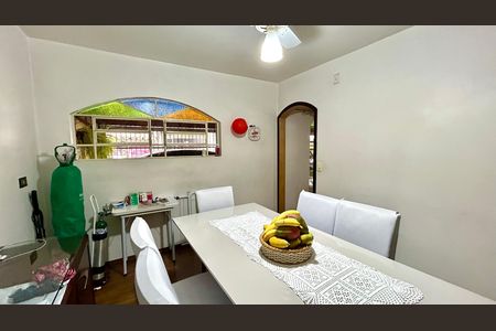 Casa à venda com 165m², 3 quartos e 2 vagas Casa à venda com 165m², 3 quartos e 2 vagasCopa