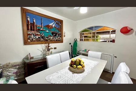 Casa à venda com 165m², 3 quartos e 2 vagas Casa à venda com 165m², 3 quartos e 2 vagasCopa