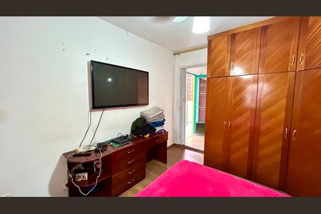 Casa à venda com 165m², 3 quartos e 2 vagas Casa à venda com 165m², 3 quartos e 2 vagasQuarto 2