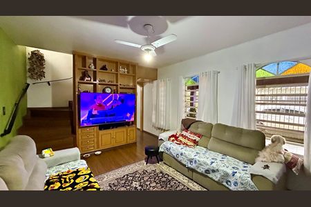 Casa à venda com 165m², 3 quartos e 2 vagas Casa à venda com 165m², 3 quartos e 2 vagasSala