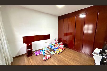 Casa à venda com 165m², 3 quartos e 2 vagas Casa à venda com 165m², 3 quartos e 2 vagasQuarto 1